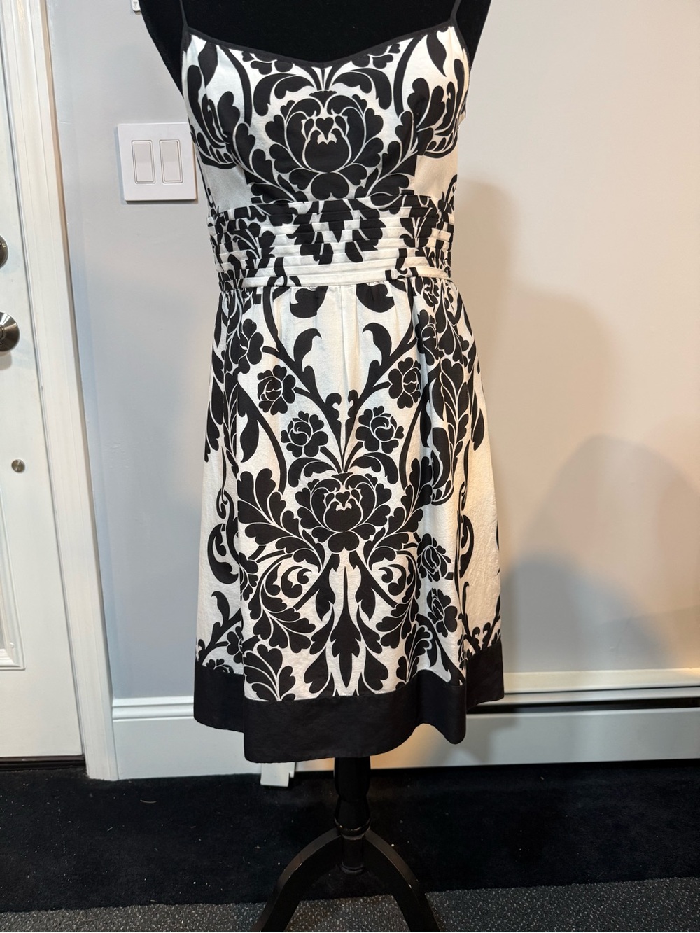 Ann Taylor Black and White Damask Fit-and-Flare Midi Dress Size 4P